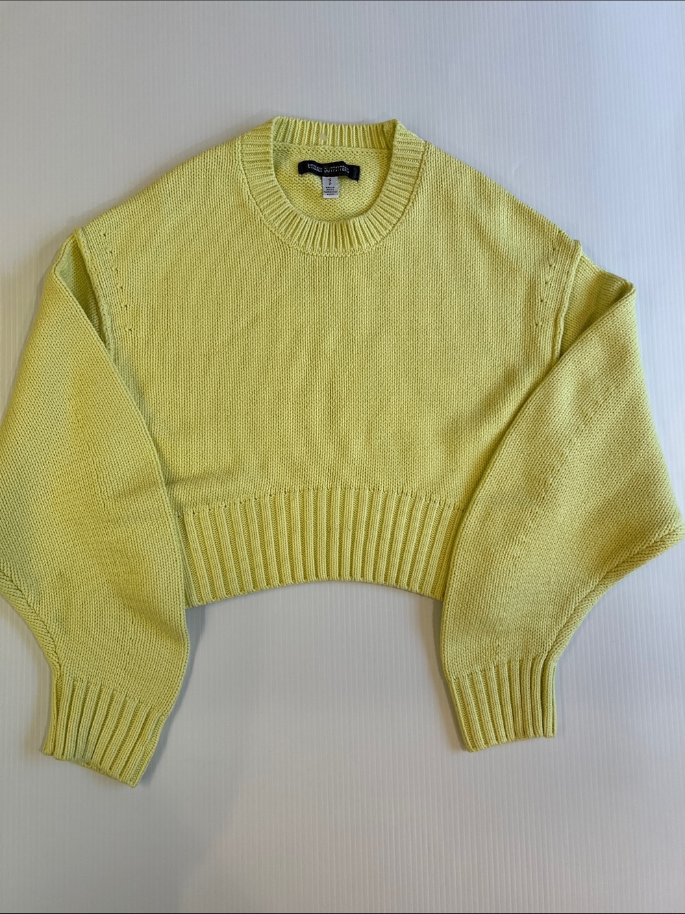 New With No Tag Urban Outfitters Women’s Cropped Crewneck Sweater in Size Small